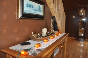 Interior - Northwoods Paradise on Keyes Lake sleeps 12 (Florence)