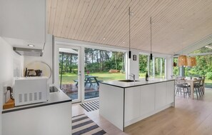 Réfrigérateur, four, plaque de cuisson, lave-vaisselle