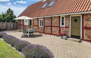 Outdoor dining - 3 bedroom awesome home in Jonstorp (Jonstorp)