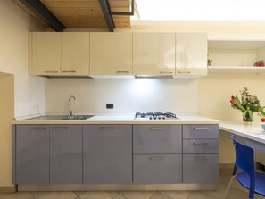 Oven, dishwasher, toaster, dining tables - Nice apartment for 4 guests with A/C, WIFI and TV (Finale Ligure)