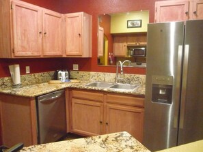 Fridge, microwave, oven, stovetop - Las Vegas Blvd. tropical resort guard gated condo/Pool/Spa/Gym/Tennis/pet/ADA (Las Vegas)