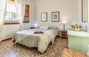 4 dormitorios, cuna de viaje, wifi gratis y ropa de cama