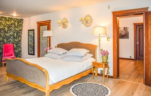 3 bedrooms, travel cot, Internet, bed sheets