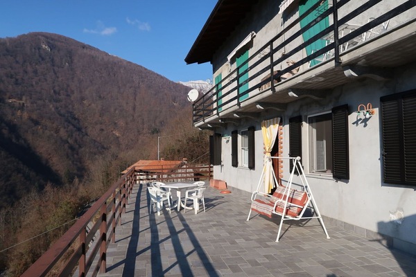 Himmel, Wolke, Steigung, Holz, Fenster, Gebäude, Schatten, Verbundwerkstoff, Landschaft, Fassade
