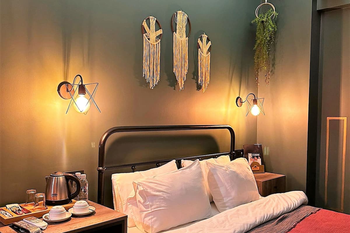 Economy Room | Egyptian cotton sheets, premium bedding, Select Comfort beds