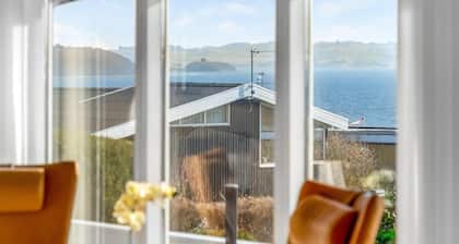 Nice home in Rønde with house sea view