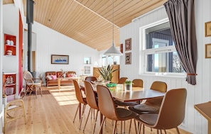Dining - Nice home in Rønde with house sea view (Rønde)