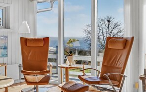 Interior - Nice home in Rønde with house sea view (Rønde)