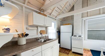 Quintessential seaside cottage in beautiful Pott's Point