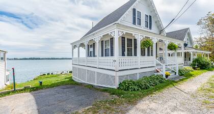 Quintessential seaside cottage in beautiful Pott's Point