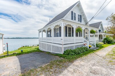 Quintessential seaside cottage in beautiful Pott's Point