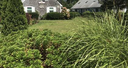 11 Quiet duplex by the beach, short walk to Falmouth Village, high-speed WiFi