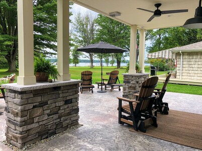 Acogedor frente al lago en Pymatuning con muelle