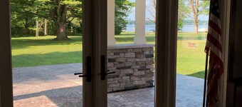 Cozy Lakefront on Pymatuning with Dock and EV Power 