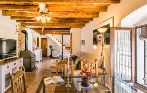 Gorgeous home in Hornachuelos with WiFi