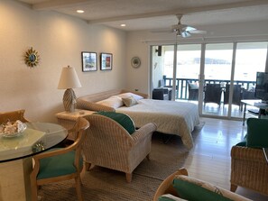 2 Schlafzimmer, Zimmersafe, Schreibtisch, Bügeleisen/Bügelbrett