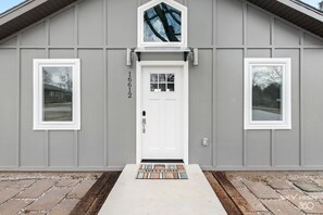 Exterior detail - Lakeview Oasis has a panoramic lake view from the deck perfect for any getaway! (Rogers)