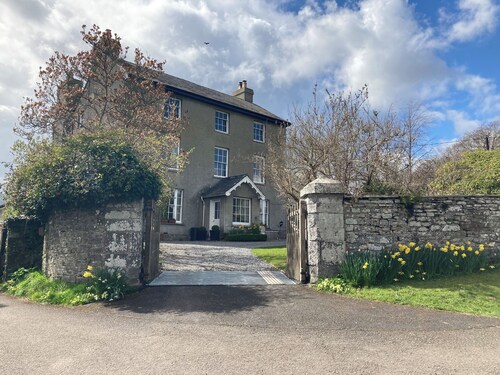Spacious, self-contained apartment nestled in the Brecon Beacons National Park