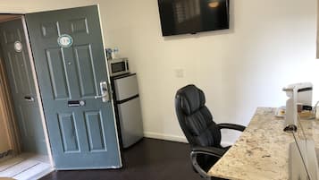 Single Room | In-room dining