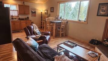 Smart TV, fireplace, Netflix, books