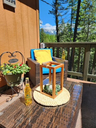 Life`s A Bear Retreat! COUPLES HOT TUB! 
& KING SIZE BED!