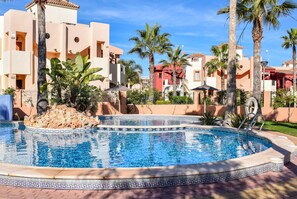 Pool - Amazing apartment in Torrevieja with swimming pool (Torrevieja)