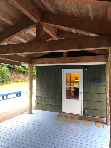 Diamond House, cozy home in a park-like setting