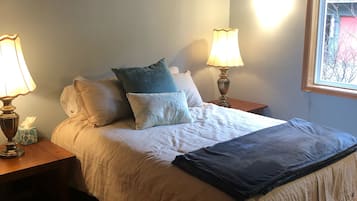 1 habitación, tabla de planchar con plancha y cuna de viaje
