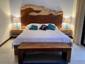1 bedroom, free WiFi, bed sheets - Amazing right on the water, BEACHFRONT studio near Tamarindo (POTRERO)