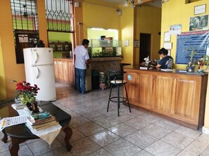 每日付費供應現點現煮早餐