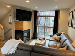 Smart TV, fireplace, DVD player, books