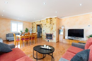 Unclassified image, 5 of 29, button