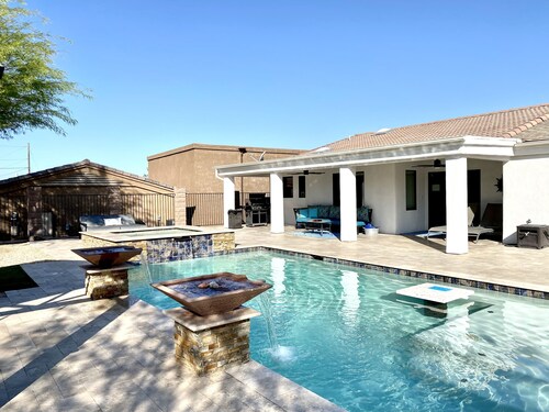 Kaunis Lake House!