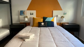Private Double Room with extra twin beds (Gandúl) | Bed sheets