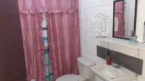 Shower, rainfall showerhead, free toiletries, hair dryer