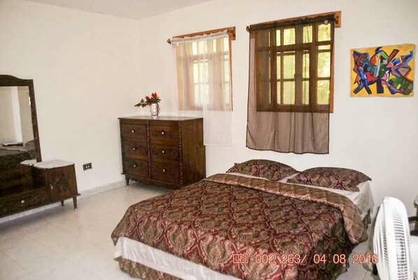 3 عدّة غرف نوم وواي فاي وملاءات أسرّة