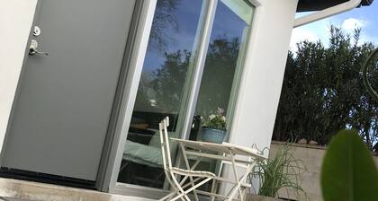 Modern Casita in Central Historic Neighborhood