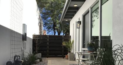 Modern Casita in Central Historic Neighborhood
