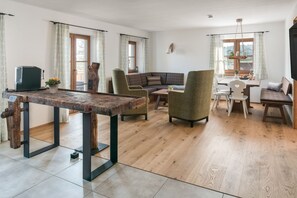 Fernseher, Tischtennisplatte