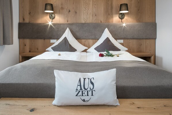 2 bedrooms, iron/ironing board, Internet, bed sheets