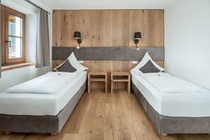 2 bedrooms, iron/ironing board, Internet, bed sheets