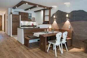 Dining - Ferienwohnung 4 - Kräutergarten (Petting)