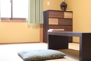 Living area - A Leaf Inn (Kyoto)