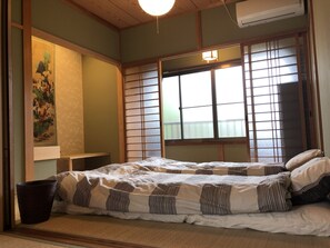 Interior detail - A Leaf Inn (Kyoto)