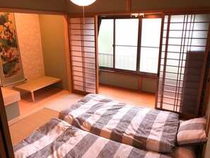 独立别墅 (Private Vacation Home) | 2 多间卧室、办公桌