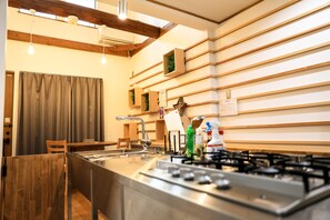Casa (Private Vacation Home) | Cucina privata | Frigorifero, microonde, piano cottura, bollitore elettrico