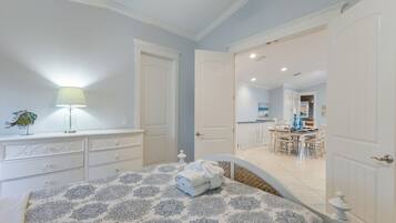 4 bedrooms, iron/ironing board, WiFi, bed sheets