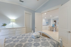 5 bedrooms, iron/ironing board, WiFi, bed sheets
