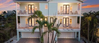 Sleeps 10  Beach-Bay Views Private Heated Pool Elevator Perfect location