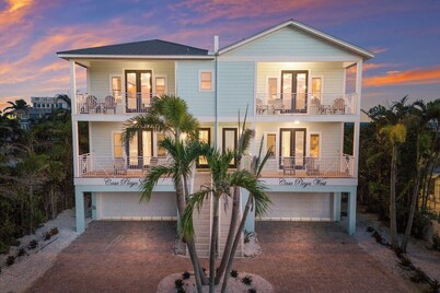 Sleeps 10 Beach-Bay Views Private Heated Pool Elevator Perfect location